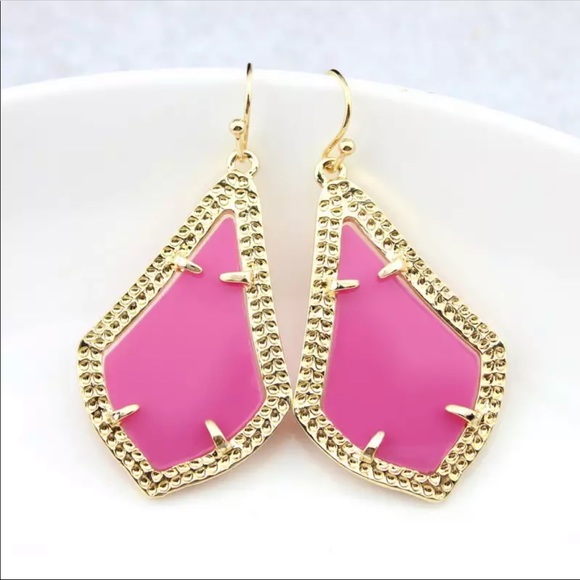 Boutique Jewelry - FINAL PRICE Hot Pink Tear Drop Earrings
